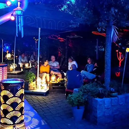 ベッド・アンド・ブレックファスト Marleen's Bar Und 3*