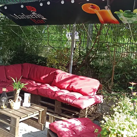 Marleen's Bar Und לינה וארוחת בוקר