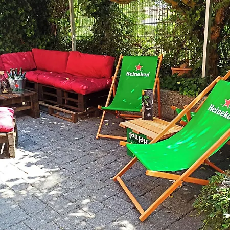 Marleen's Bar Und לינה וארוחת בוקר 3*