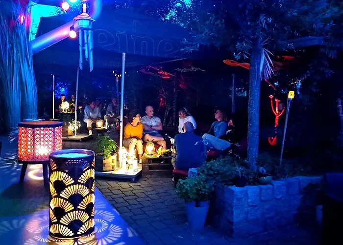 לינה וארוחת בוקר Marleen's Bar Und 3*