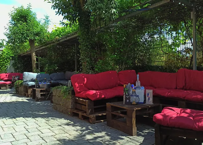 לינה וארוחת בוקר Marleen's Bar Und 3*