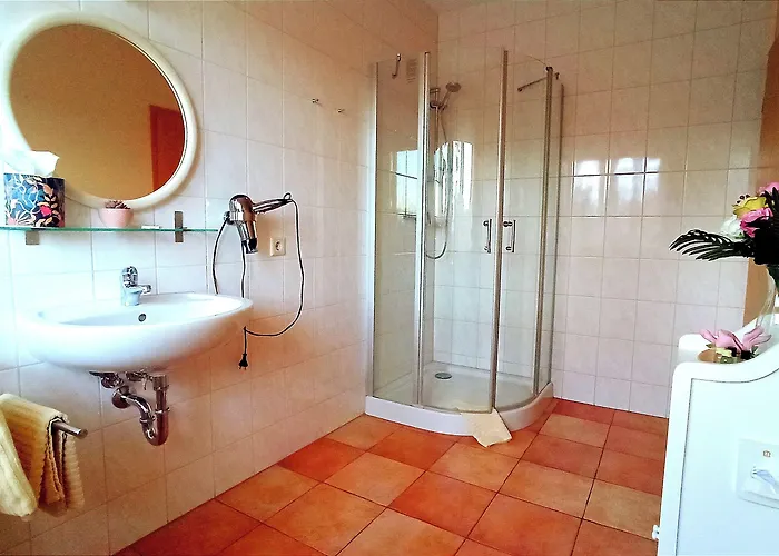 Marleen's Bar Und צדניק